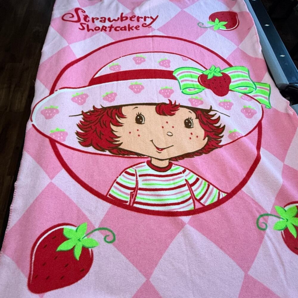 Strawberry Shortcake Vintage 2003 Pink Fleece Throw Blanket Cartoon 47x56